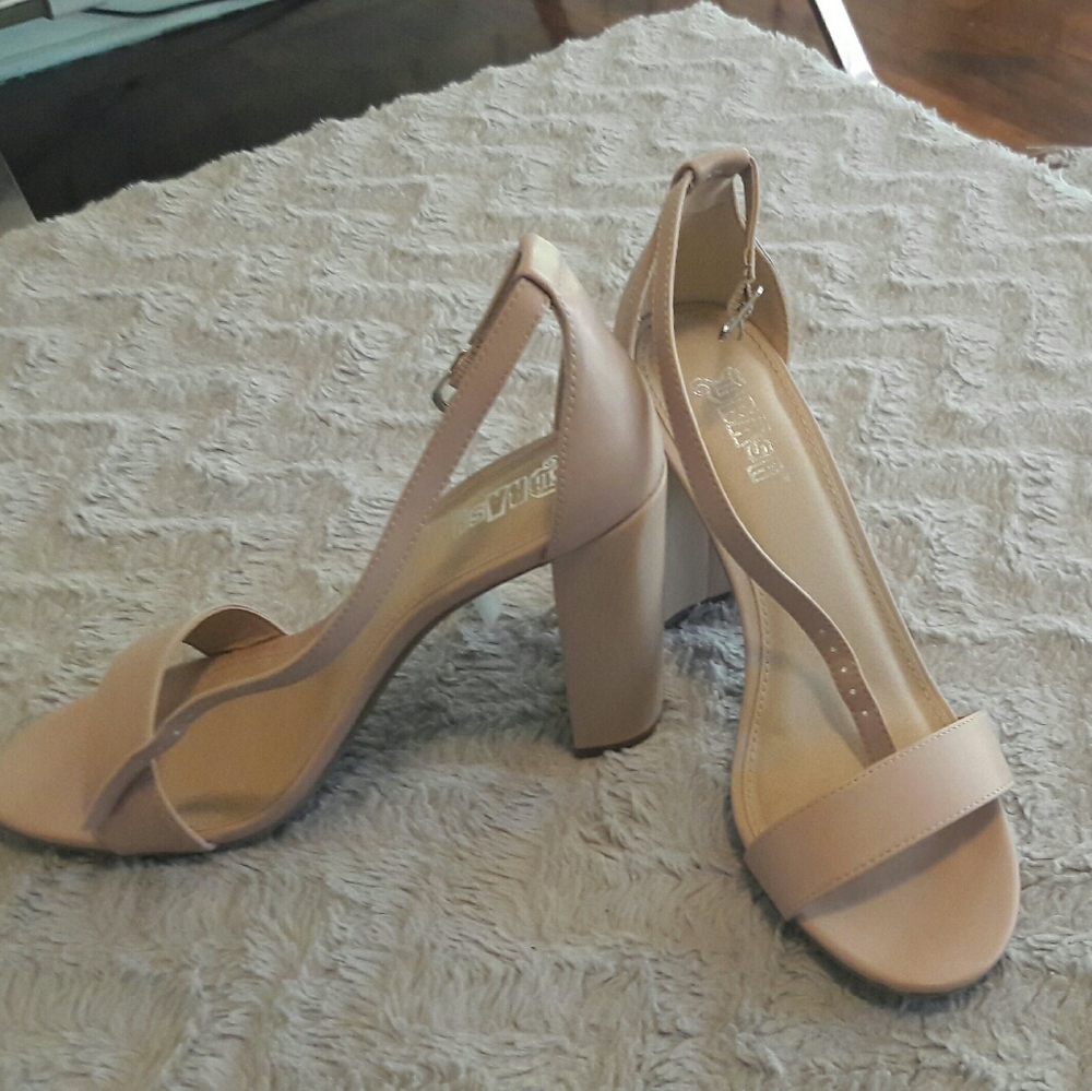 Heels - Picture 6 of 6